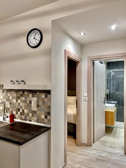 Lovely 1-Bedroom 2 Minutes From Beach Atene Esterno foto