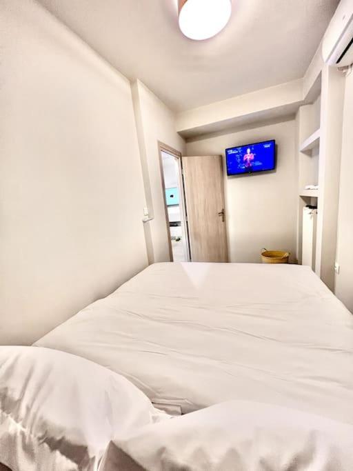 Lovely 1-Bedroom 2 Minutes From Beach Atene Esterno foto