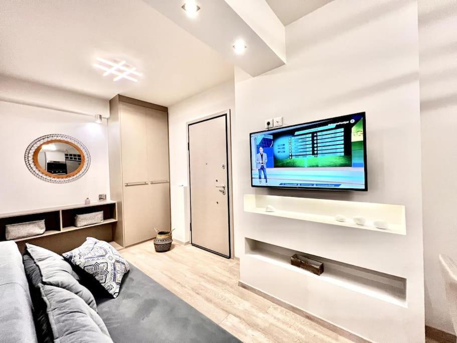 Lovely 1-Bedroom 2 Minutes From Beach Atene Esterno foto