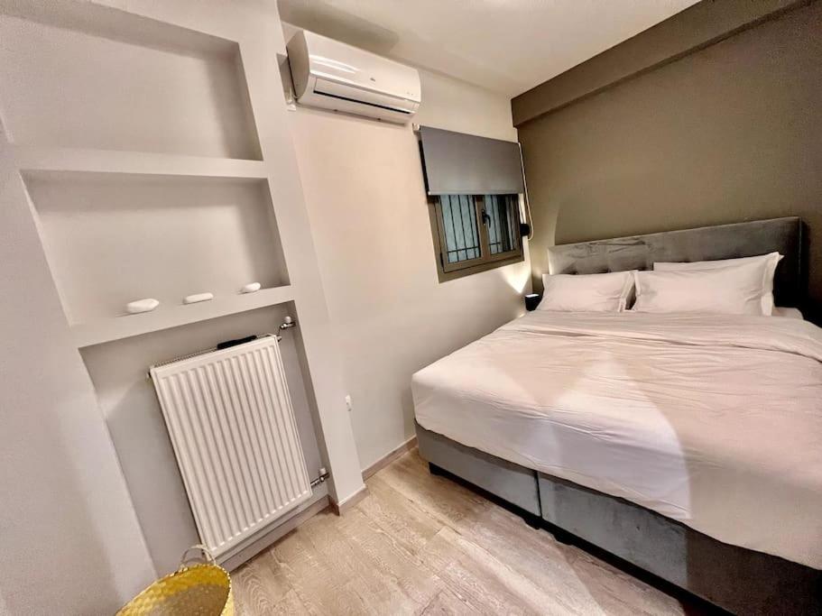 Lovely 1-Bedroom 2 Minutes From Beach Atene Esterno foto
