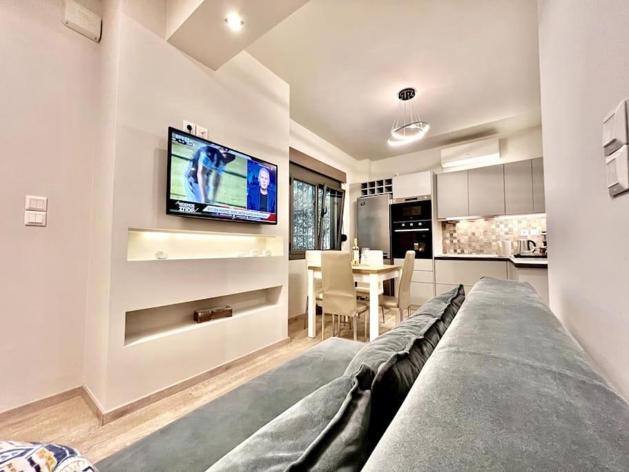 Lovely 1-Bedroom 2 Minutes From Beach Atene Esterno foto
