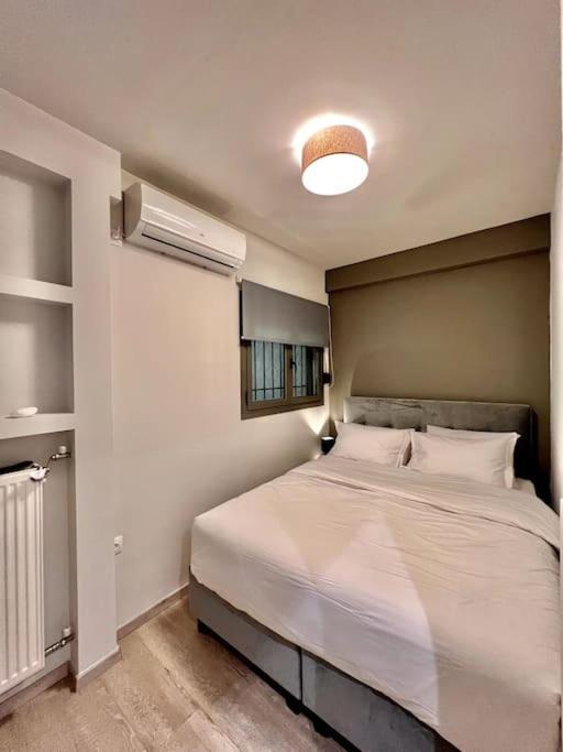 Lovely 1-Bedroom 2 Minutes From Beach Atene Esterno foto