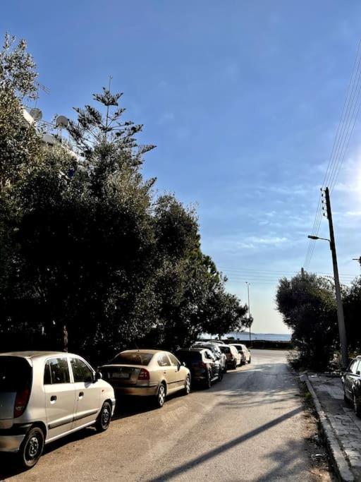 Lovely 1-Bedroom 2 Minutes From Beach Atene Esterno foto